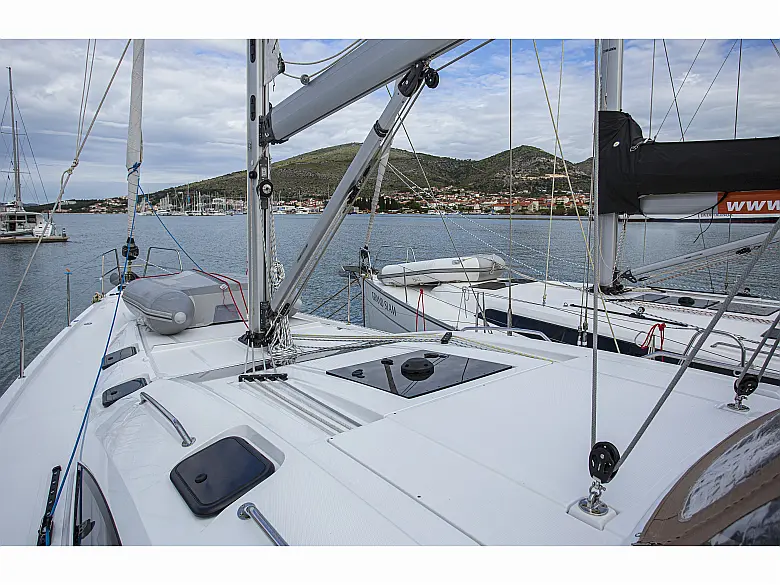 Elan Impression 50 (5+1cabins / 2+1 toilet)
