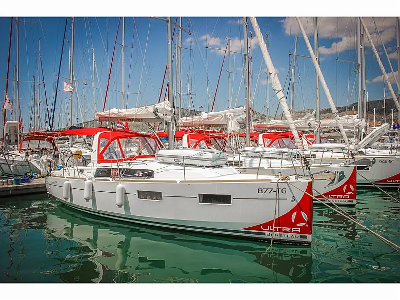 Oceanis 35