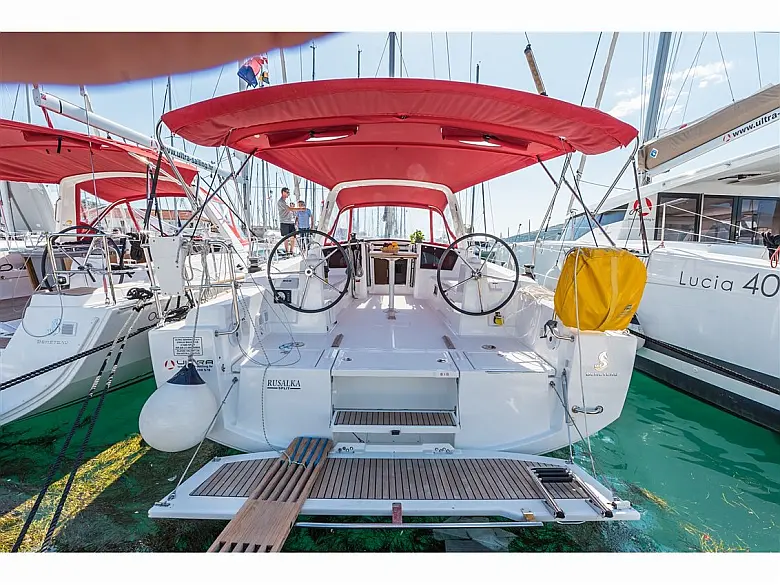 Oceanis 38