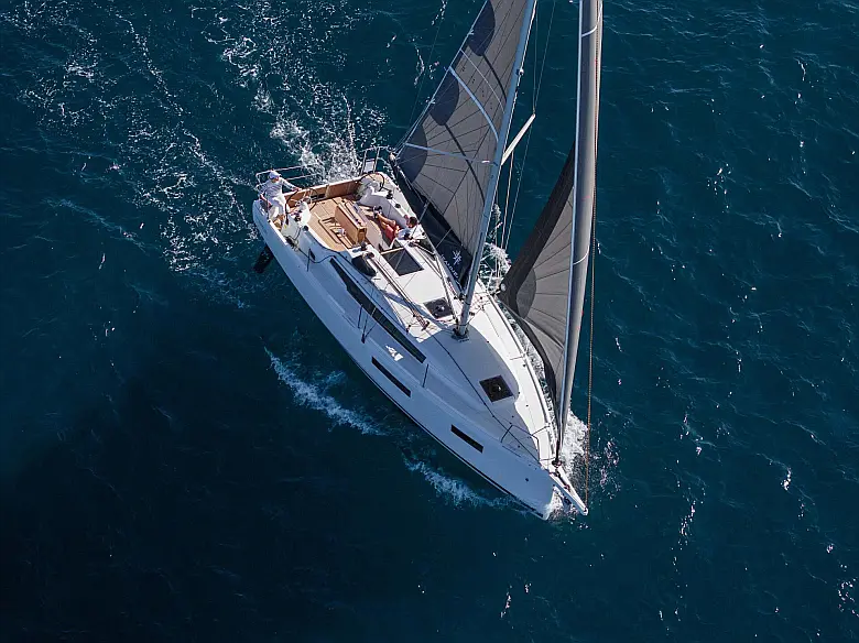 Sun Odyssey 350