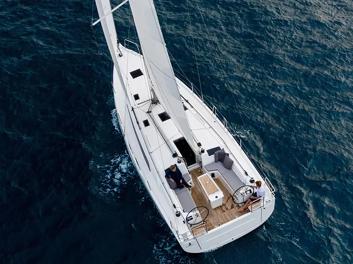 Oceanis 40.1 - Tagada 4  - Väline pilt