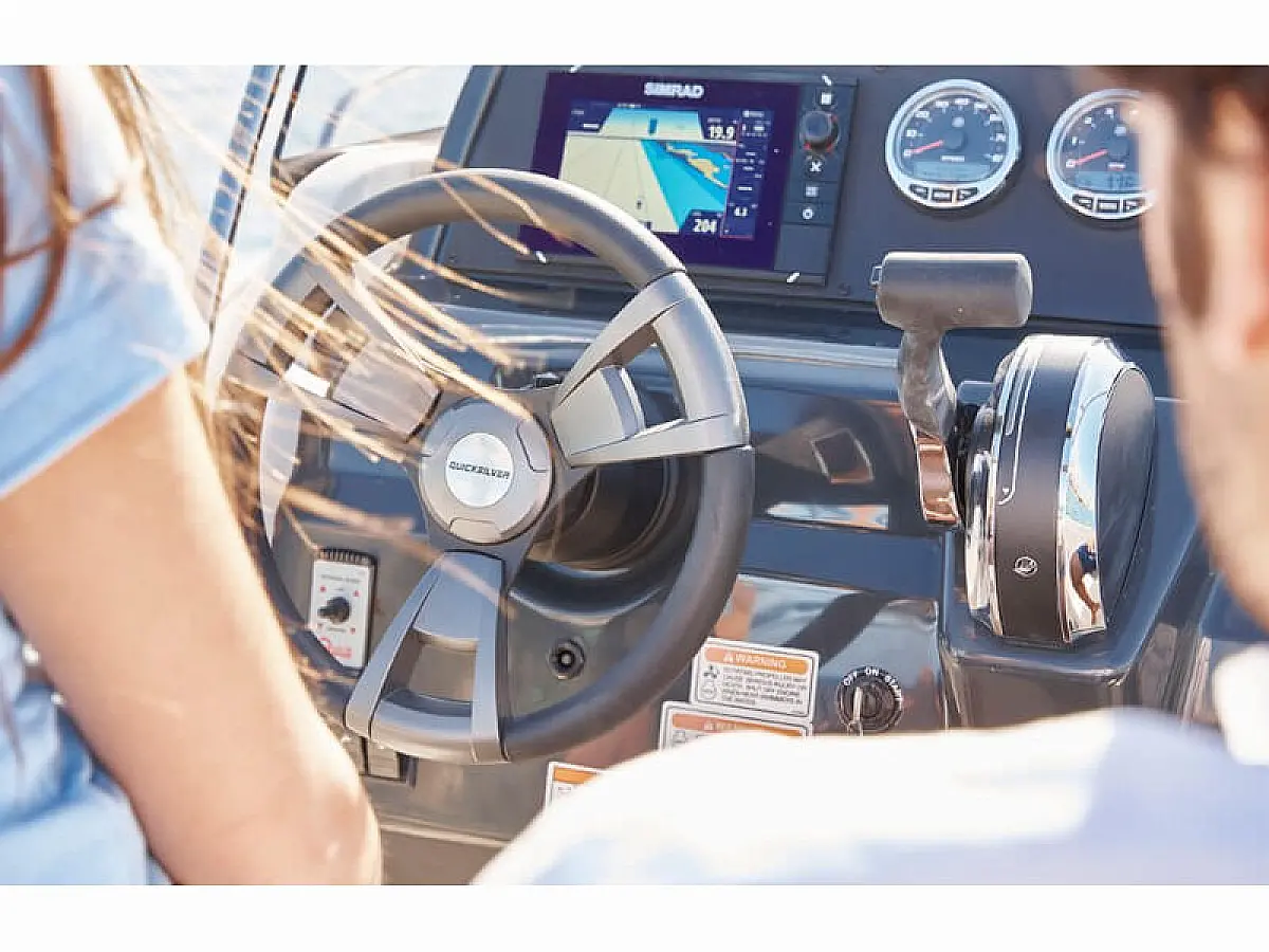 Quicksilver 605 Activ Open - no name  - Internal image