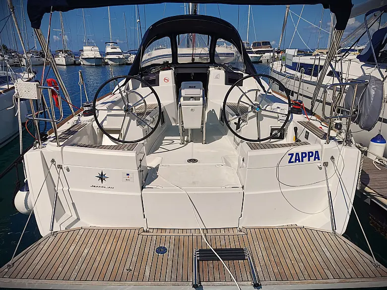Sun Odyssey 389