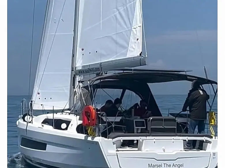 Dufour 37/3.cabin