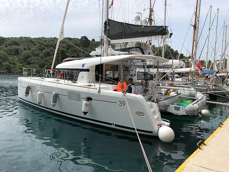 Lagoon 39