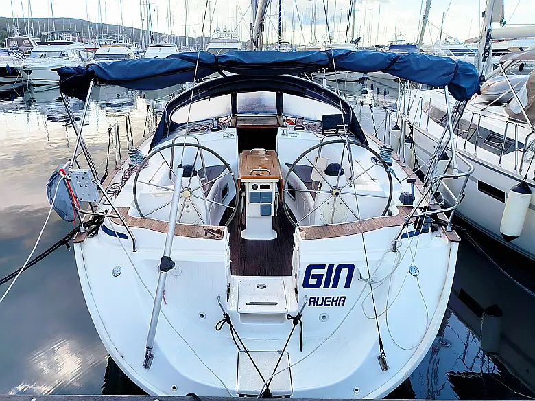 Bavaria 44
