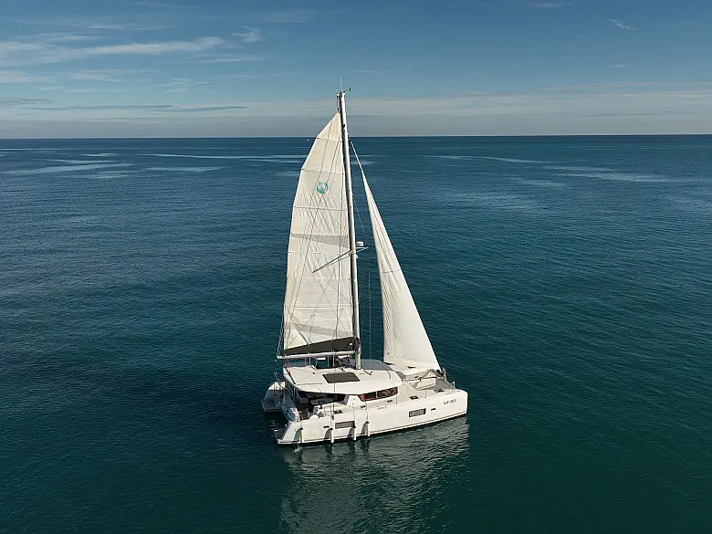 Lagoon 42