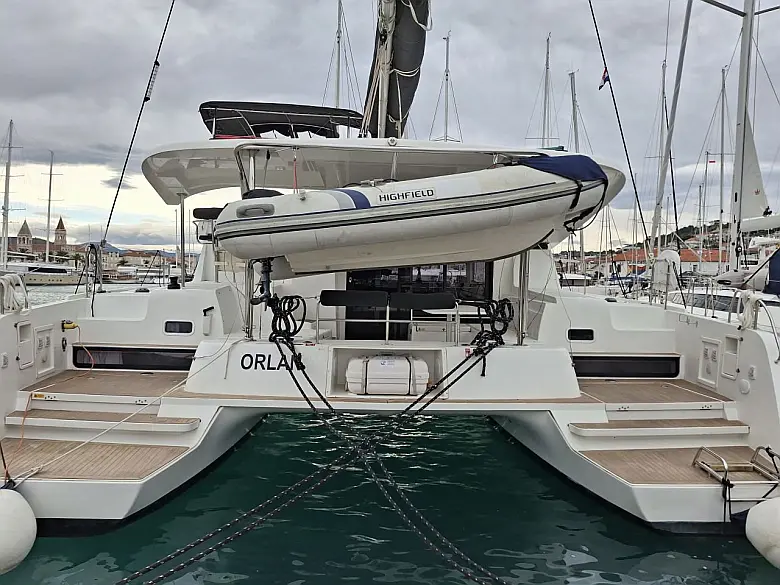 Lagoon 42